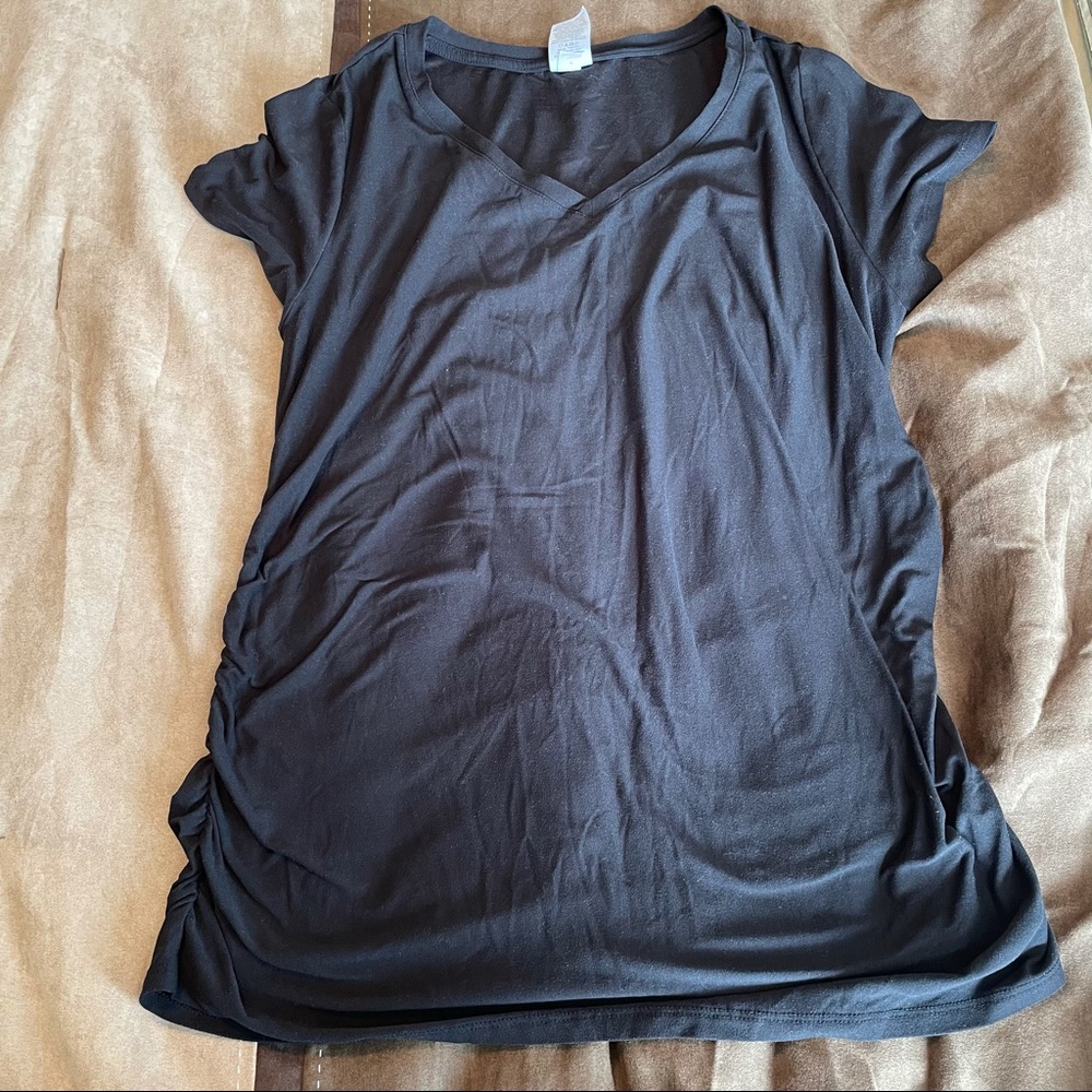 MATERNITY* black vneck size M